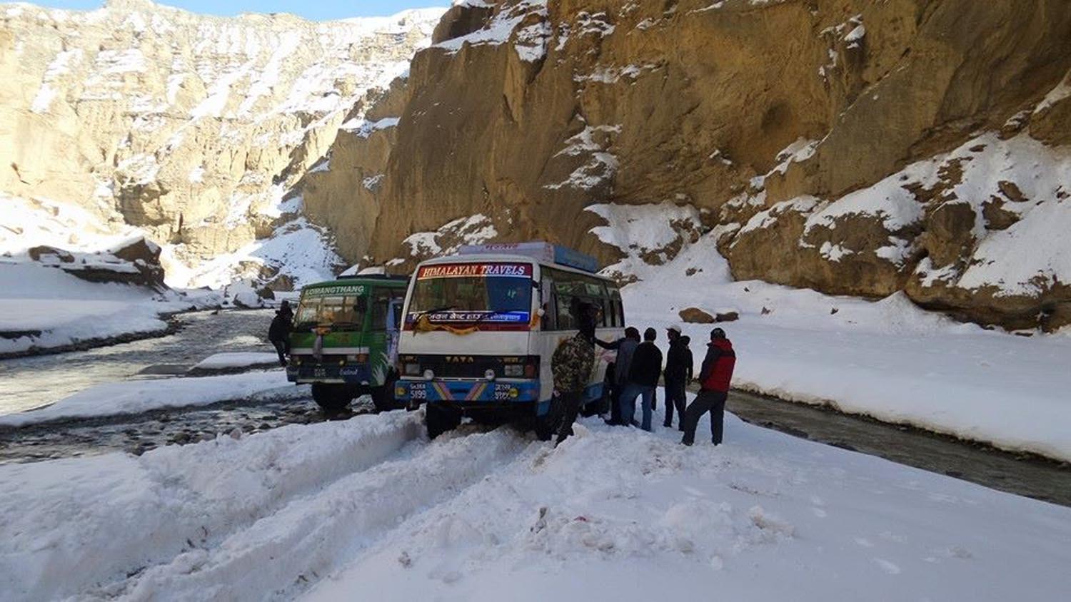 snowfall and lifesycle in mustang बेनी–जोमसोम सडक सहज, यात्रुको चाप बढ्यो