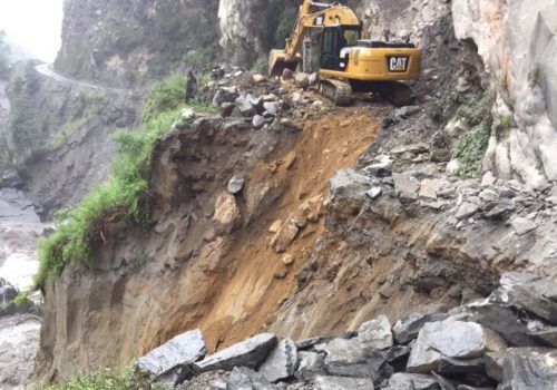 अन्धगल्छीमा पहिरो, तीन दिनदेखी यातायात अवरुद्ध