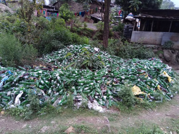 Bottle-and-plastic-dust-Problem-@-Tourist-Area-Myagdi-4 वियर एउटाले पिउँछ, गरिवलाई सास्ती