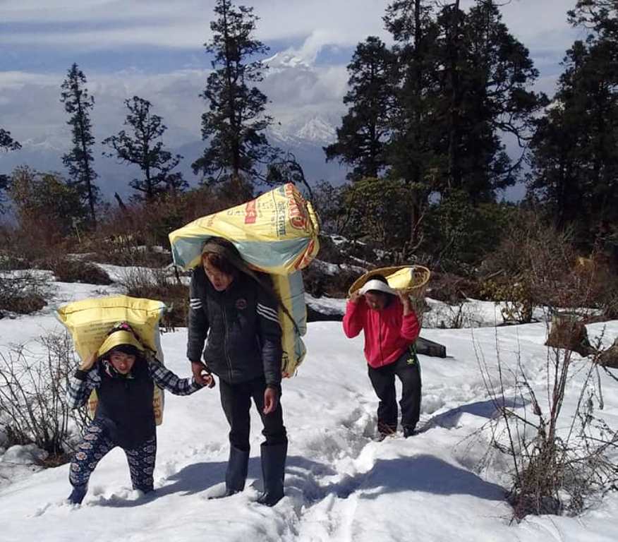 म्याग्दीका गाउँमा हिमपातपछिका तस्वीर