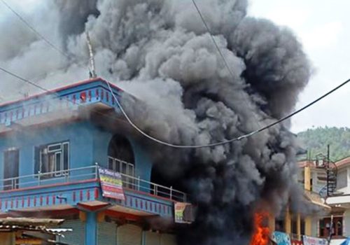 बागलुङ बरेङ-३ का वडाध्यक्षको घरमा आगलागी, छोराको मृत्यु
