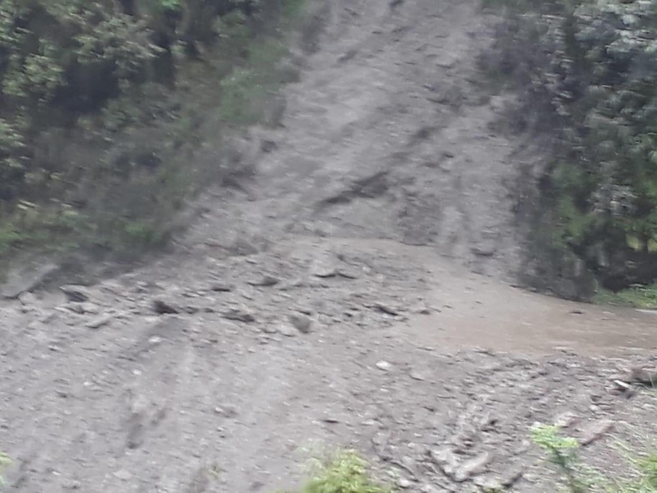 107583405_286232262594923_4882416706223732933_n म्याग्दी सदरमुकाम जोड्ने सवै सडक पहिरोले अवरुद्ध