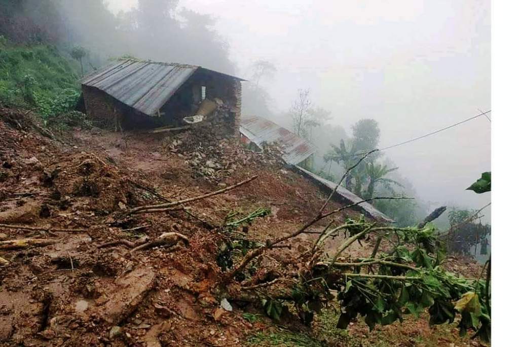 तनहुँमा पहिरोमा पुरिएर दुईको मृत्यु, नाै जना बेपत्ता