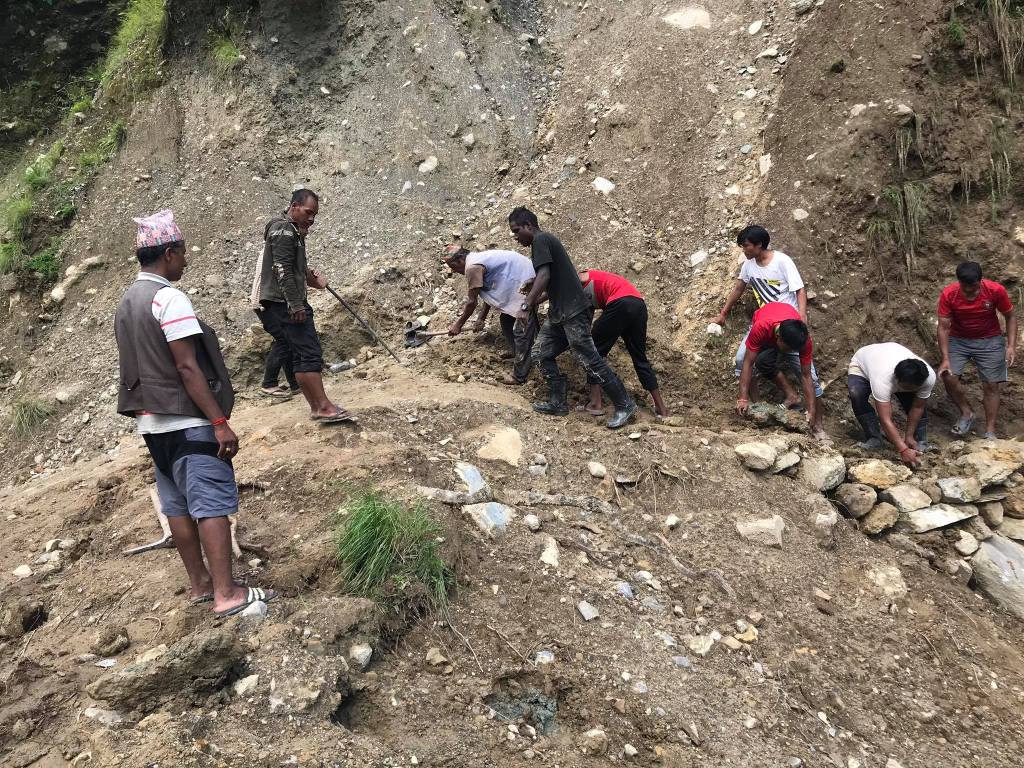 युवाको सकृयतामा गोरेटो/घोडेटो वाटोले जोडियो मराङमा