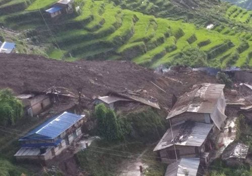 सिन्धुपाल्चोकमा पहिरोले २१ घर पुरिए, केही परिवार सम्पर्क विहीन, कालिकोटमा एकै परिवारका ६ जनाको मृत्यु