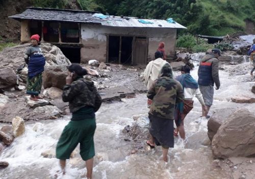 ढोरपाटन बाढी अपडेट : २ जनाको शव फेला, ९ जना बेपत्ता