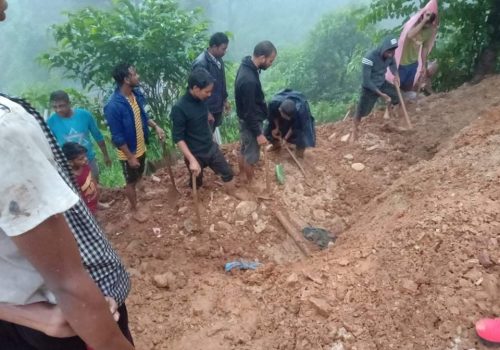स्याङ्जाको वालिङमा पहिरोमा परी एकैघरका ५ जनाको मृत्यु