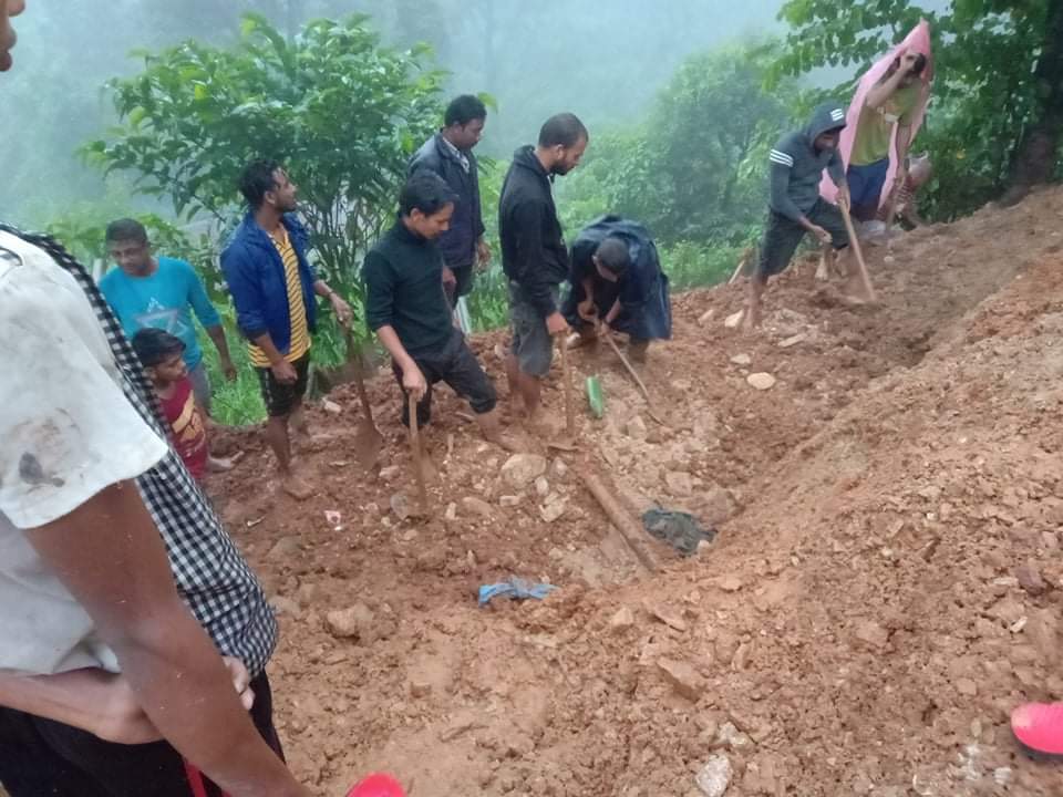 स्याङ्जाको वालिङमा पहिरोमा परी एकैघरका ५ जनाको मृत्यु