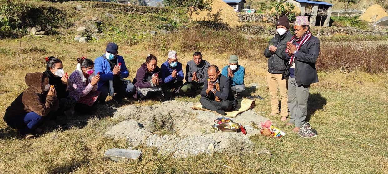 मंगला बाहेक स्थान विवादले गाउँपालिका शिलन्यास भएनन, अस्पताल माग्दै सडक अवरुद्ध