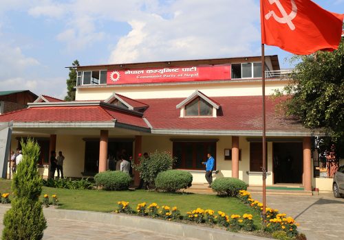 धुम्बाराहीको पार्टी कार्यालयमा प्रधानमन्त्री ओलीको कब्जा !