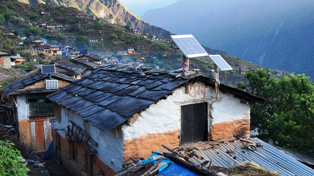 टुकी विस्थापित गरी सवैको घरमा सौर्य उज्यालो पुर्‍याउँदै धौलागिरी गाउँपालिका