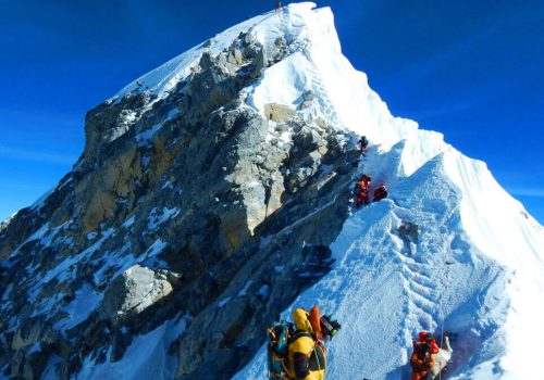 बहराइनका राजपरिवारका सदस्यसहित १६ जनाको टोली सगरमाथा आरोहण गर्न नेपाल आउँदै