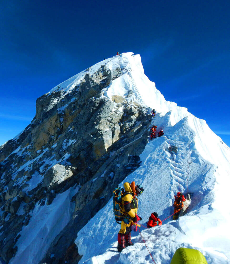 बहराइनका राजपरिवारका सदस्यसहित १६ जनाको टोली सगरमाथा आरोहण गर्न नेपाल आउँदै