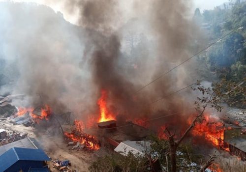 ताप्लेजुङको दोभान बजारमा भीषण आगलागी