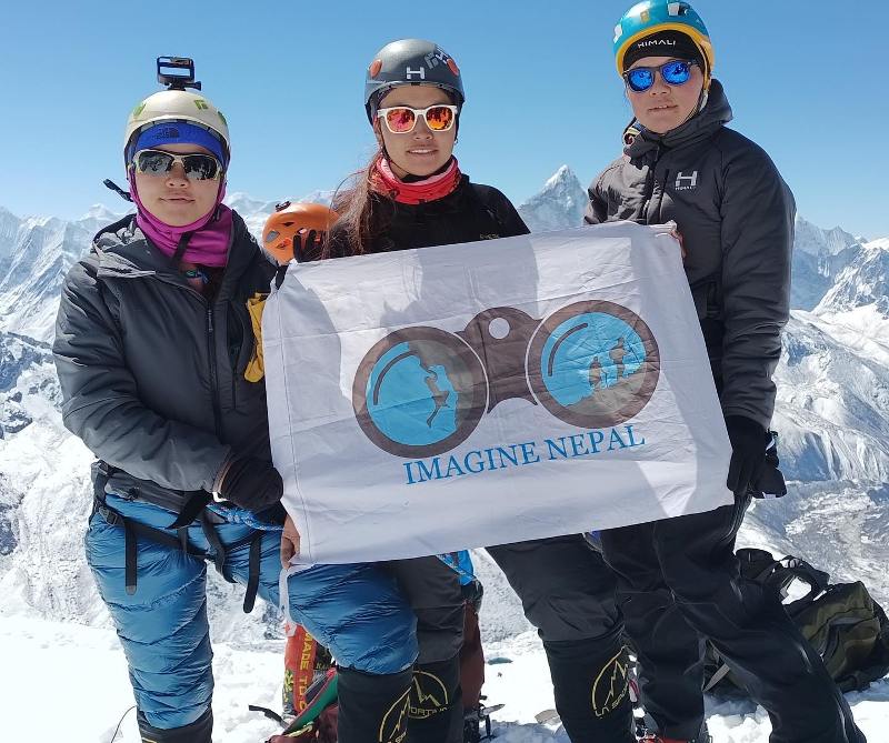 185067918_837144643565231_2865081769891491851_n विश्व कीर्तिमान राख्दै एकै घरका तीन दिदी बहिनी सगरमाथाको चुचुरोमा