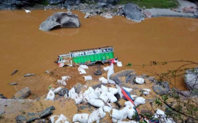 tanahu-accident मरस्याङदीमा ट्रक खस्दा बागलुङका २ जनाको मृत्यु