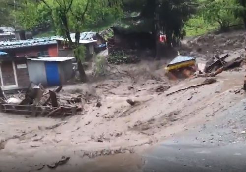 मनाङमा ५ सय विस्थापित, ७० घर डुबे