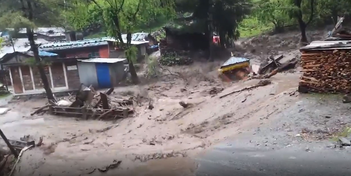 मनाङमा ५ सय विस्थापित, ७० घर डुबे