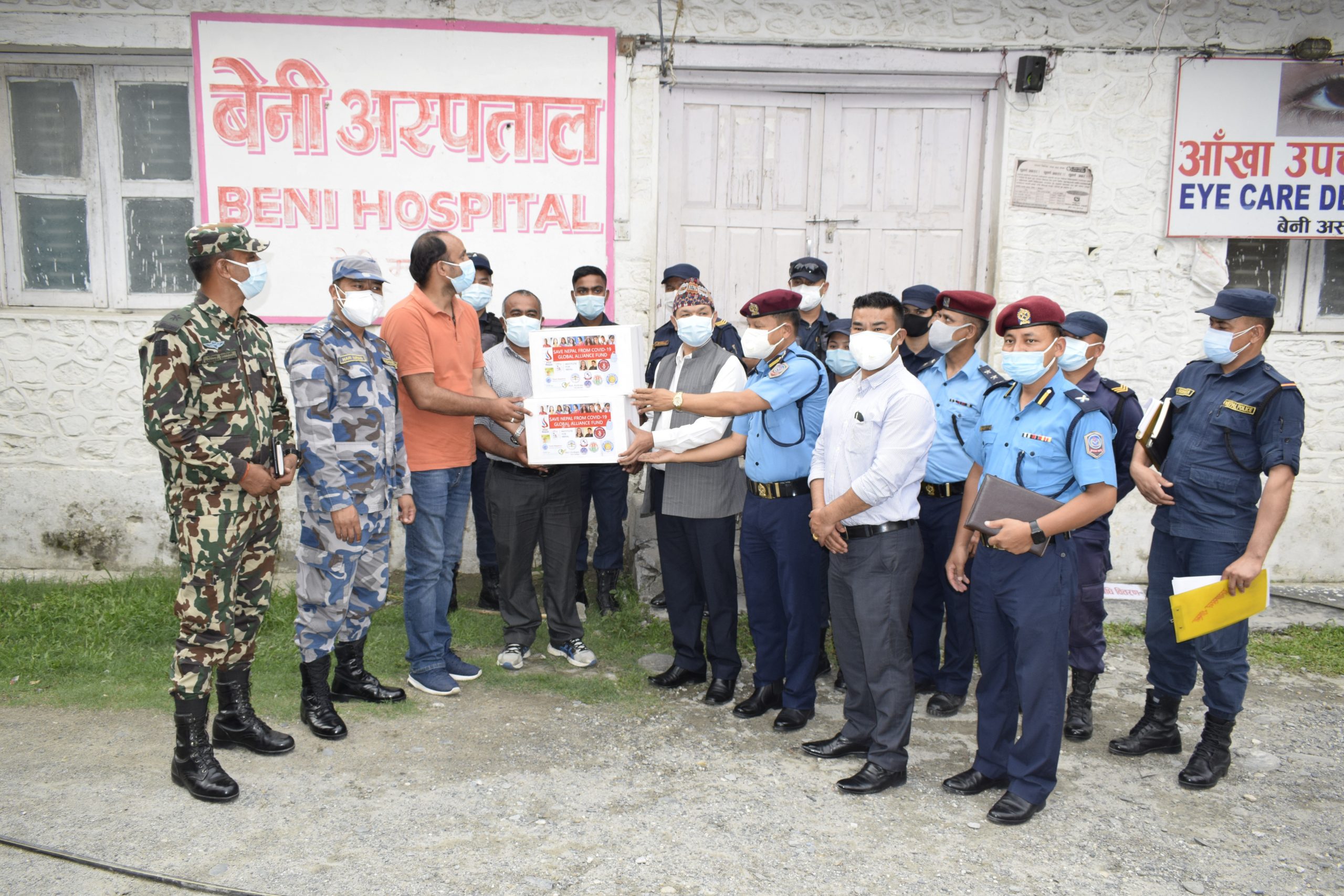 _DSC0013 बेनी अस्पतालाई प्रहरीले दियो ३ थान अक्सिजन कन्सनटेटर