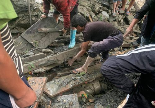 छिस्वाङमा खहरेखोलाले बगाउँदा दम्पत्तिको मृत्यु