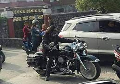 पूर्वयुवराज पारस शाह र ट्राफिक प्रहरी हात हालाहाल (भिडिओ)
