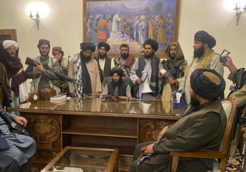 अफगान राष्ट्रपतिको कार्यालयमा तालिबान लडाकु