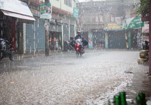 वर्षा भइरहेको छ, सतर्क रहन आग्रह