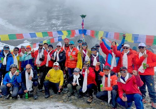 शरद ऋतुमा पहिलो पटक नेपाली महिला पूर्णिमा र पासाङ शेर्पा समेत १९ पर्वतारोहीले गरे धवलागिरीको आरोहण