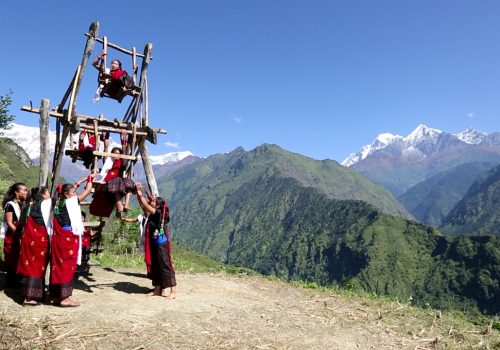 घर फर्कने लर्को, मेलाजात्राले उल्लासमय गाँउ