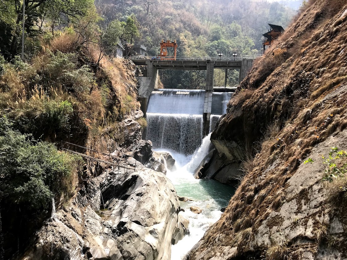 तीन अर्ब ७८ करोड ९९ लाख युनिट बिजुली खेर जाँदै