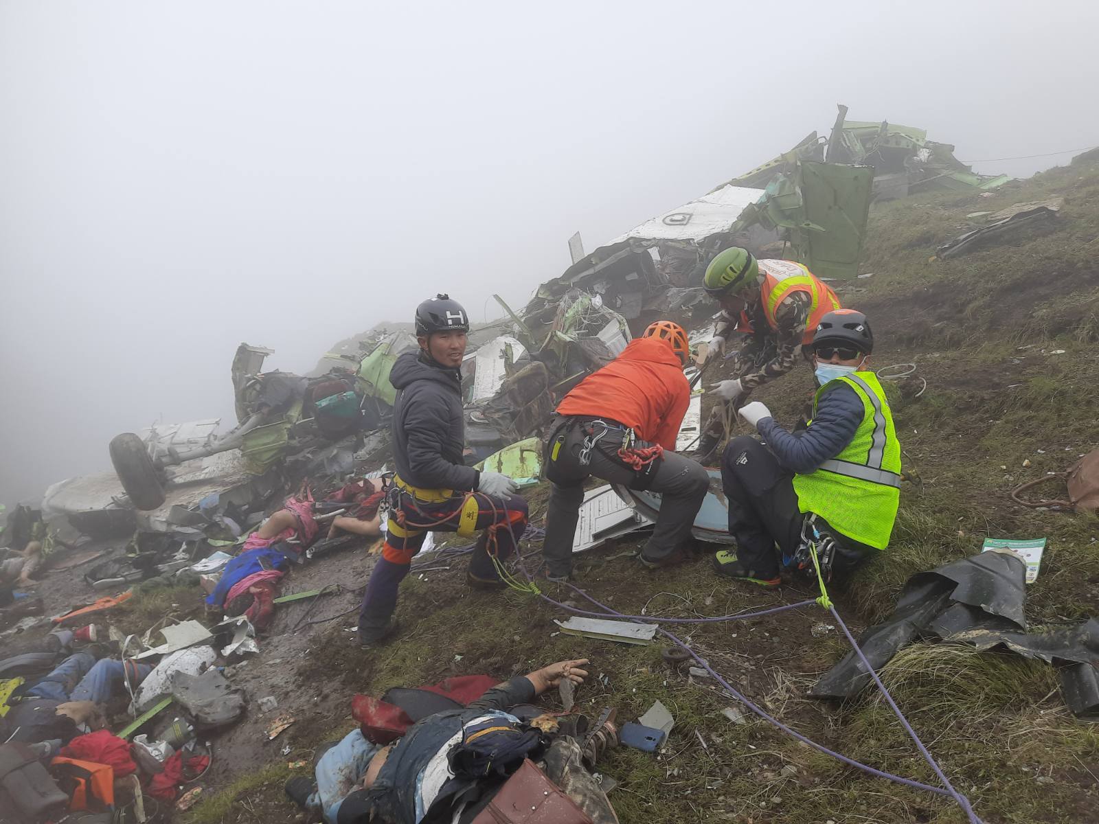 viber_image_2022-05-30_17-39-16-270 दुर्घटनाग्रस्त विमानका सवै शव संकलन