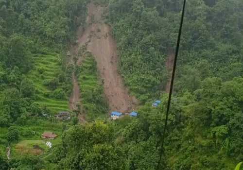 पहिरोमा पुरिएर एकै परिवारका ५ जनाको मृत्यु, पहिराेले हुत्याउँदा वाँचे बृद्ध दम्पत्ति