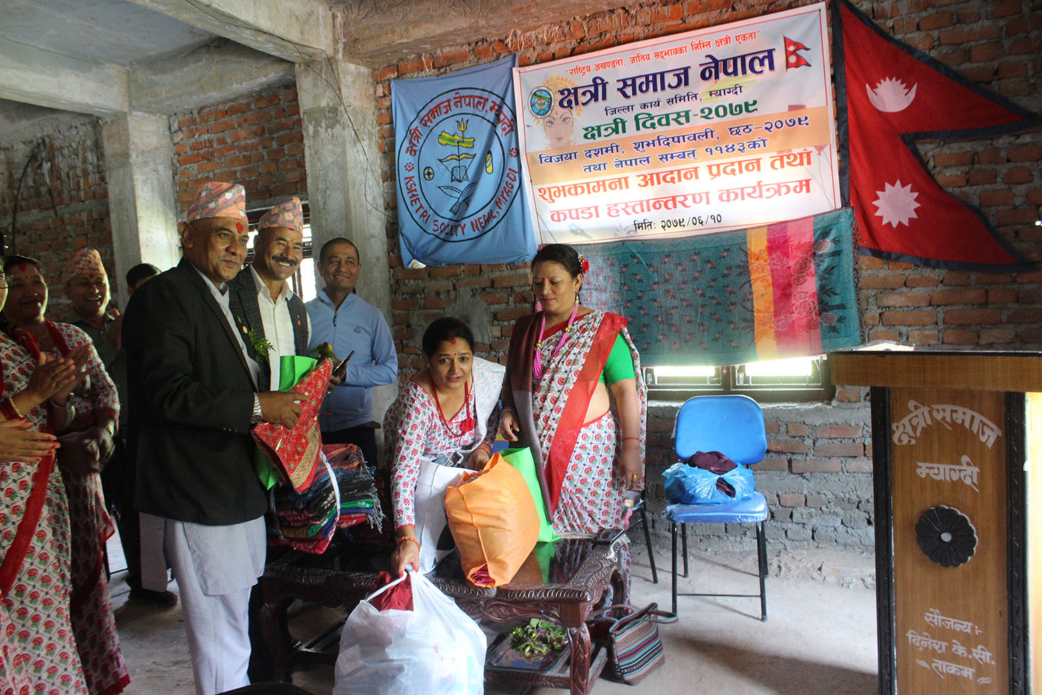 क्षत्री समाज स्थापना दिवसको अवसरमा कपडा सहयोग