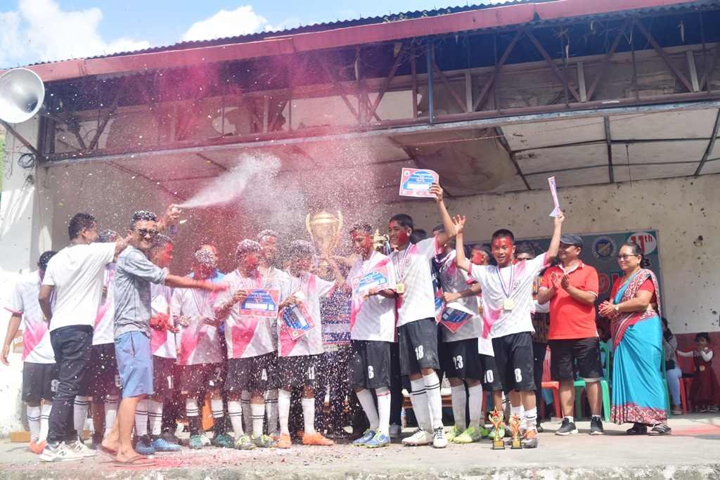 बेनी बोर्डिङ कप फुटवल प्रतियोगिताको उपाधी बेनी सामुदायिकलाई