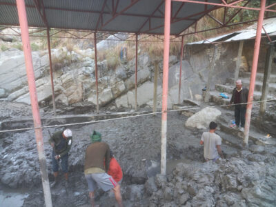 तातोपानी कुण्ड खोतल्दै अन्नपुर्ण गापा-६ का जनप्रतिनिधी