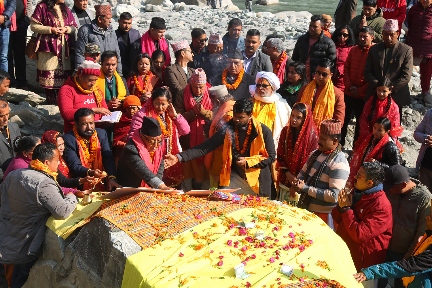 अयोध्या लगिने देवशिलाको गर्भस्थलमा क्षमा पुजा