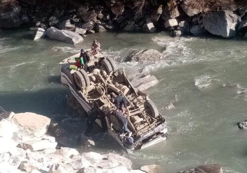 कालिगण्डकी नदीमा बस खस्यो, ५ जना गम्भिर घाईते