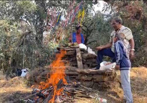 भुमे र जल देवतासँग वर्षा माग्दै पुजा लगत्तै वर्षा