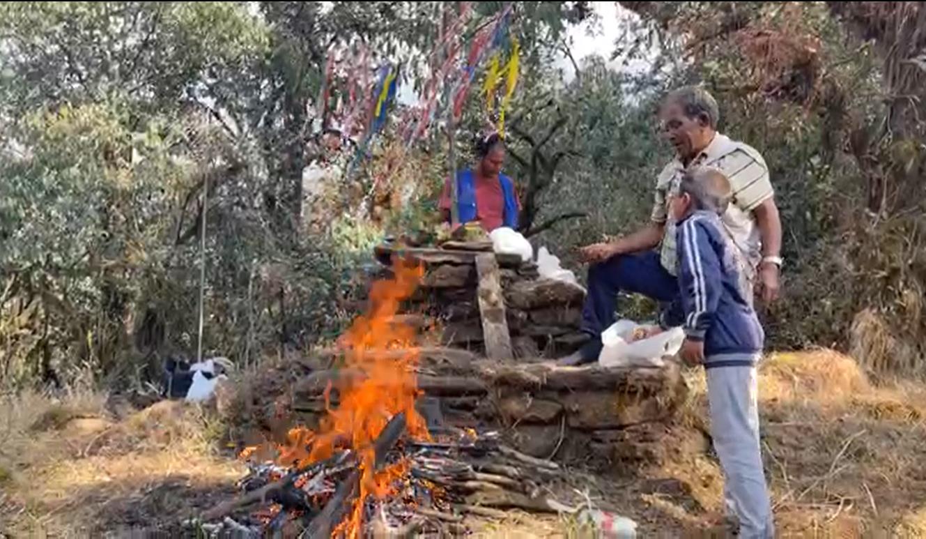 भुमे र जल देवतासँग वर्षा माग्दै पुजा लगत्तै वर्षा