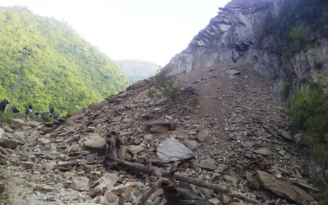 सुक्खा पहिरोमा पुरिएरबागलुङको बरेङमा एक जनाको मृत्यु