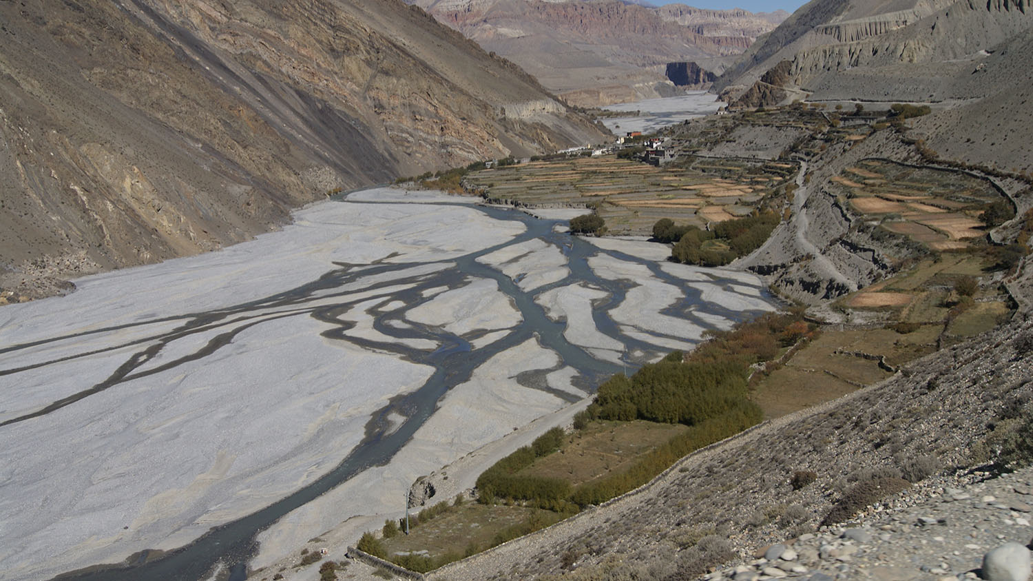 कालीगण्डकीमा नदीजन्य पदार्थ पुप्रिदा मुस्ताङका बस्ती जोखिममा