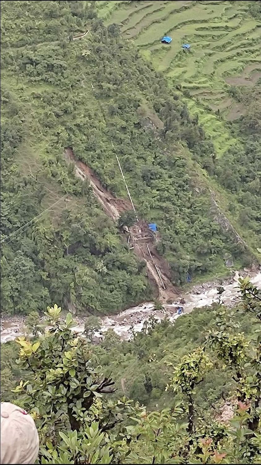 पहिराेले लुलाङकाे माइक्राेहाइड्राेकाे पावर हाउस बगायाे, वस्ती अन्धकार