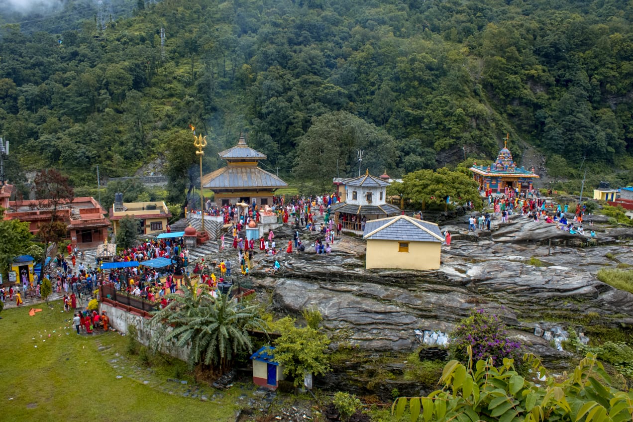 साउनको पहिलो सोमबार गलेश्वरधामा भक्तजनको घुइँचो