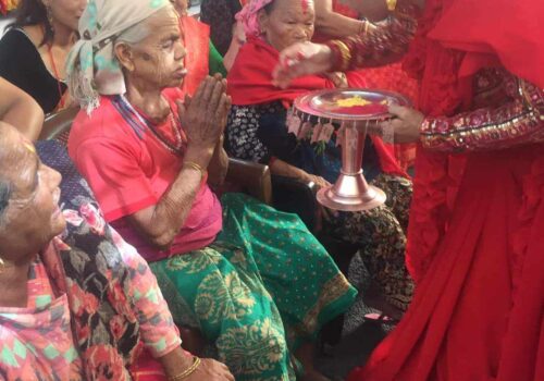 हरितालिका तीजमा ताताेपानीका बृद्धाहरू सम्मानीत, सामुहिक दर