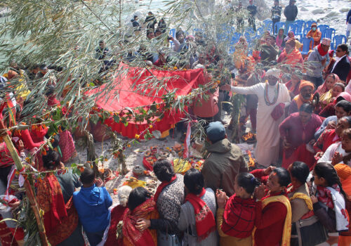 ‘५ सय वर्षपछि भगवान रामको घरफिर्ती’ खुशीयालीमा म्याग्दीकाे श्रीरामघाट बेनीमा सवालाख दीप प्रज्वलन