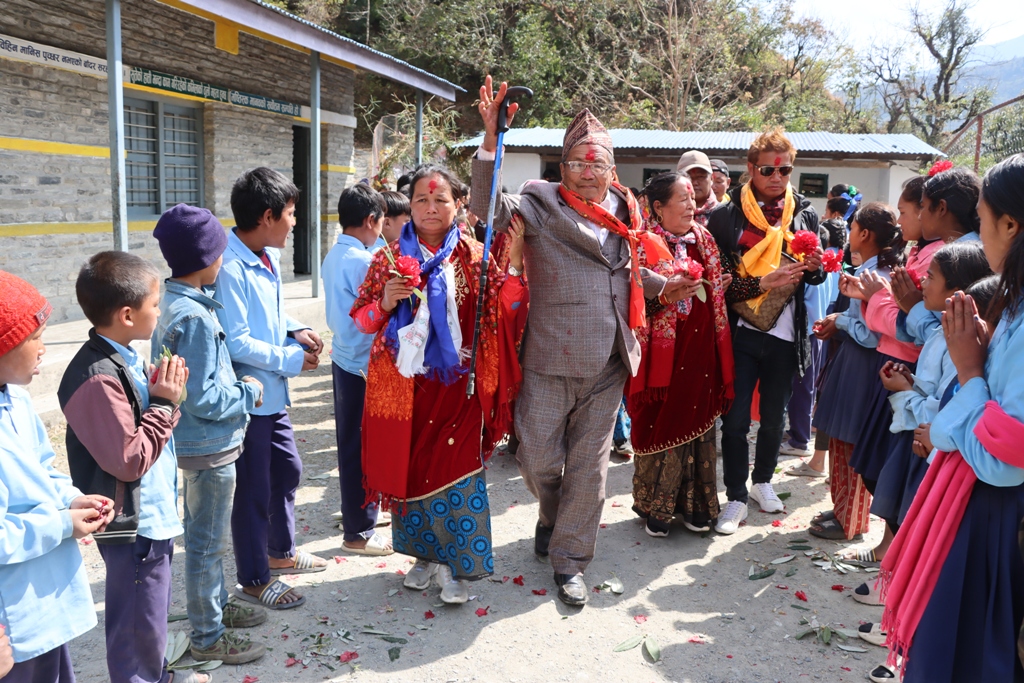 चौरासी पुजाको अवसरमा विद्यालयाई ६ लाख १० हजार आर्थिक सहयोग