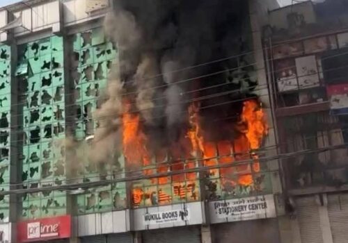 राजधानीमा राजावादीको अराजक प्रर्दशन, तोडफोड, आगजनी र लुटपाट