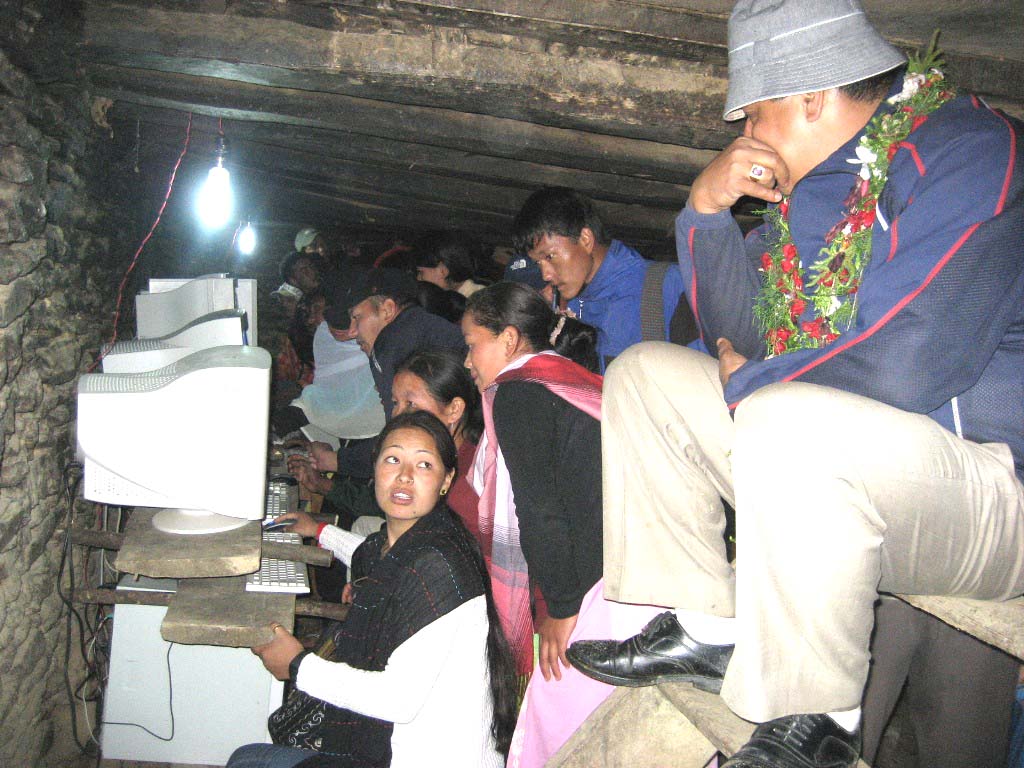 computer craze in myagdi (4) उ बेलाकाे म्याग्दी, सूचना प्रविधी र म्याग्दी क्याम्पस