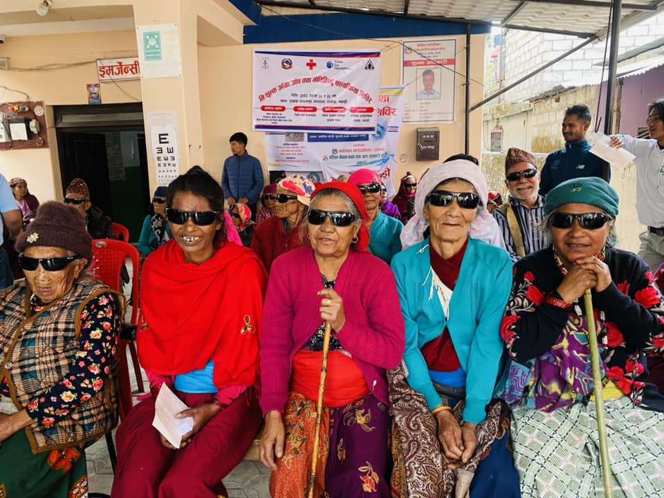 eye-aupachar दरवाङकाे अाँखा शिविरमा ७४ जनाकाे मेतियाविन्दु शल्यक्रिया