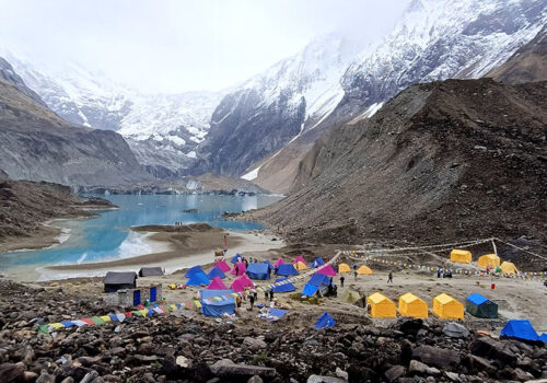 जेठो हिमाल पुग्ने कान्छो पदमार्गमा पर्यटकले गुल्जार, फुतफुते झरना र पञ्चकुण्ड हिमताल प्रमुख अाकर्षण